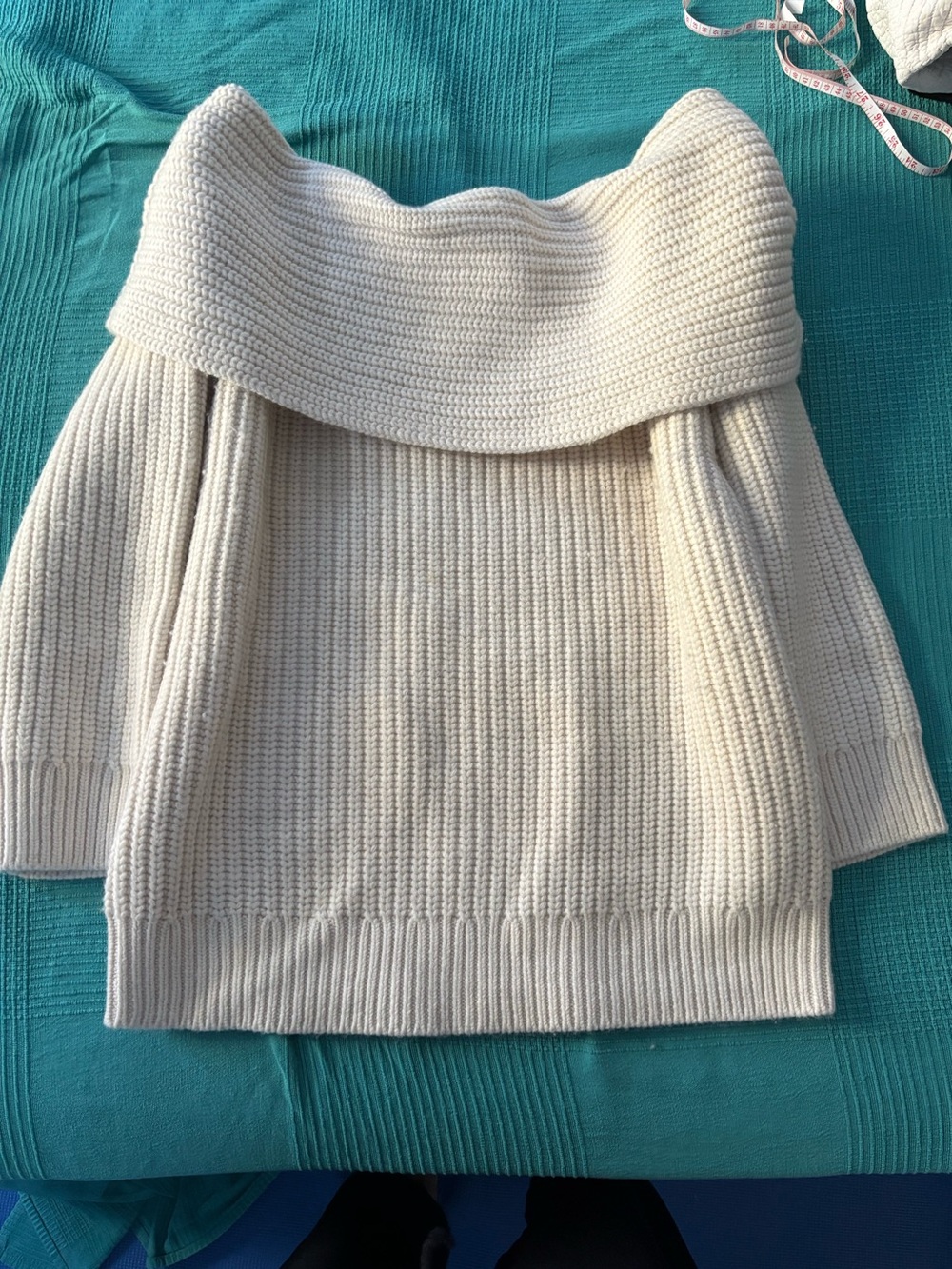 Aritzia - Wilfred Off-the-Shoulder Foldover merino wool Sweater — Cream, LARGE - Picture 9 of 16